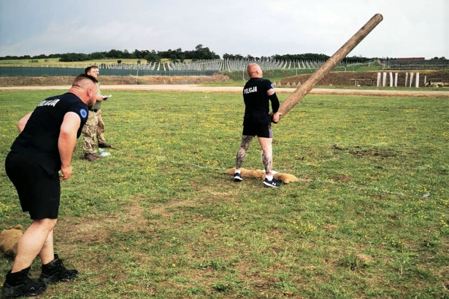 IPSC Shooting Challange - rzut drewnianym balem.