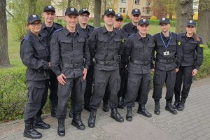 Jeden z plutonów policjantów przed wyjściem na oddanie krwi.