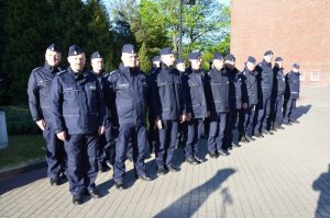 Dowódcy poszczególnych Oddziałów Prewencji Policji w dwuszeregu.