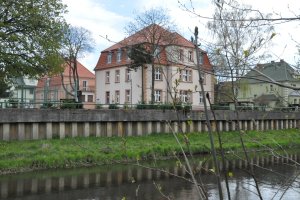 Obecna siedziba wydziałów logistycznych Szkoły. Zbieg ulic Krakusa i Policjantów.