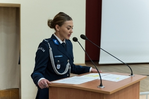 Przemawiający lektor, kobieta