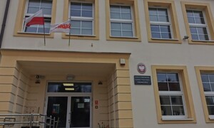 wejście do Szkoły Podstawowe w Kobylnicy