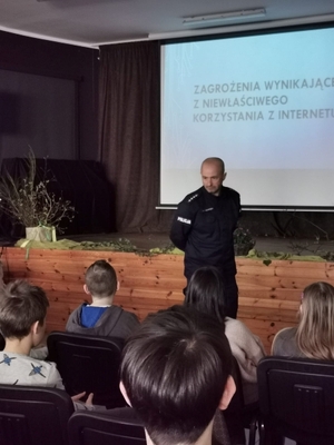 Policjant w trakcie wykładu