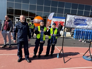 policjanci na biegu