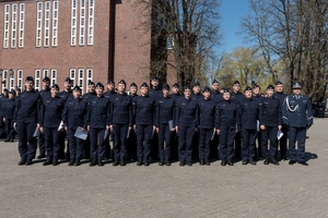 wyróżnieni policjanci z najlepszymi świadectwami