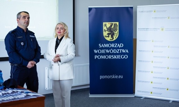 wykładowca szkoły policji w słupsku przed prelekcją