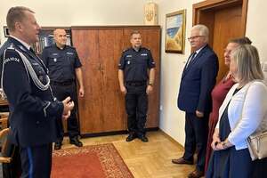 Pożegnanie odchodzących na emeryturę pracowników Szkoły Policji.