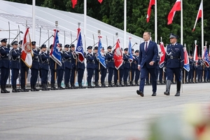 Przegląd pododdziałów i pocztów sztandarowych przez Prezydenta RP.