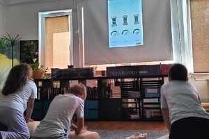 Ćwiczenia z obserwacją skuteczności uciśnięć klatki piersiowej.