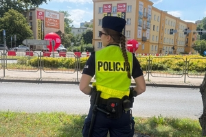 W trakcie zabezpieczenia przejazdu kolarzy.