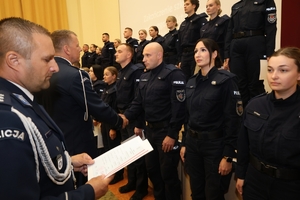Wręczenie świadectw z czerwonym paskiem.