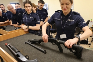 Rozkładanie i składanie broni gładkolufowej.